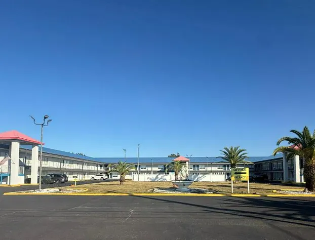 Englewood Inn & Suites hotel detail image 3