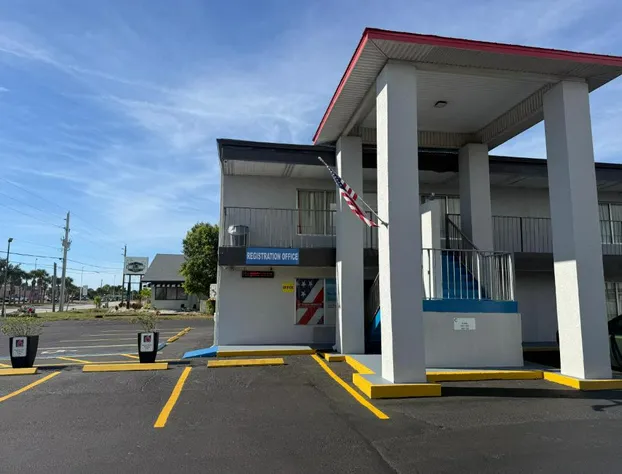 Englewood Inn & Suites hotel detail image 4