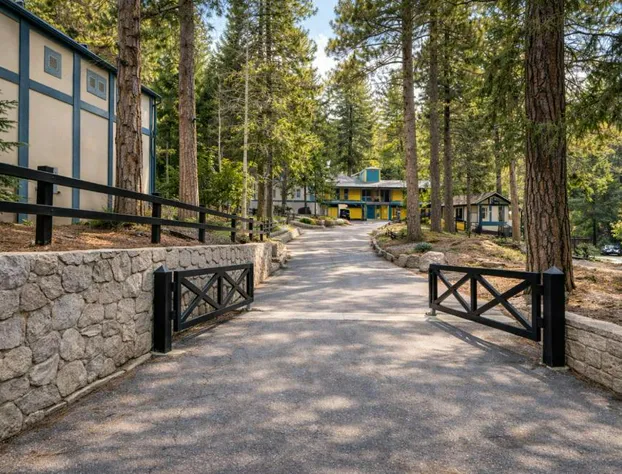 Arrowhead Ranch Retreat and Conference hotel detail image 4