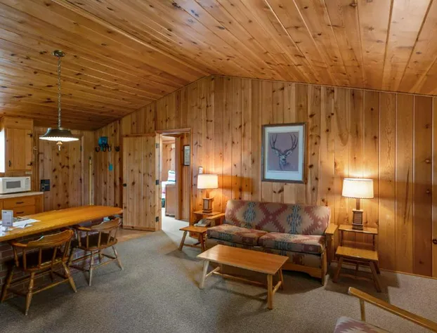 El Western Cabins & Lodges hotel detail image 3