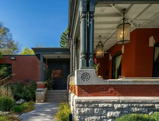 New Victorian Mansion Bed & Breakfast hotel detail image 1