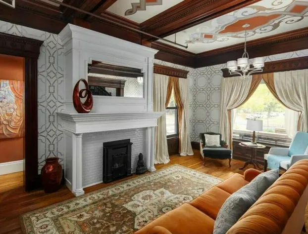 New Victorian Mansion Bed & Breakfast hotel detail image 2