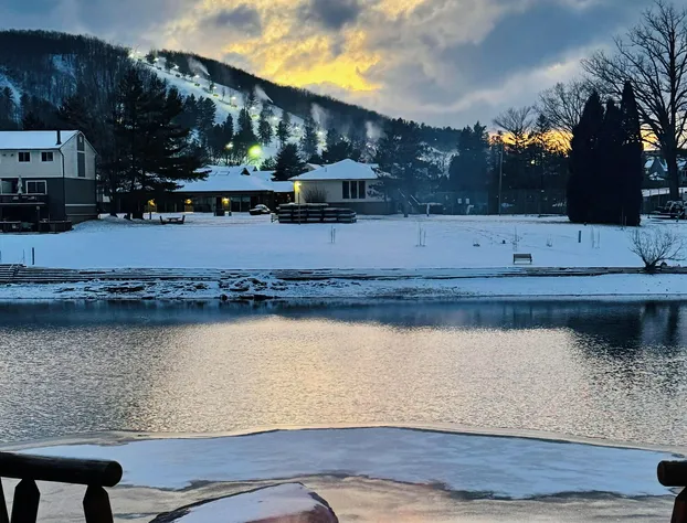 LakeFront Lodge hotel detail image 4
