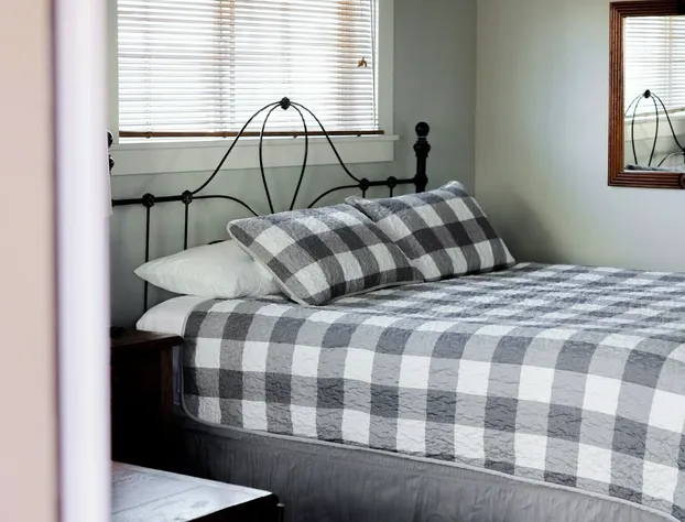 Fall River Hotel and Grazerz Restaurant hotel detail image 3