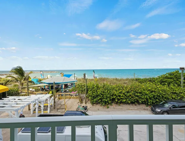 Oceanfront Inn Room #17- Ocean View Balcony, King Bed hotel detail image 2