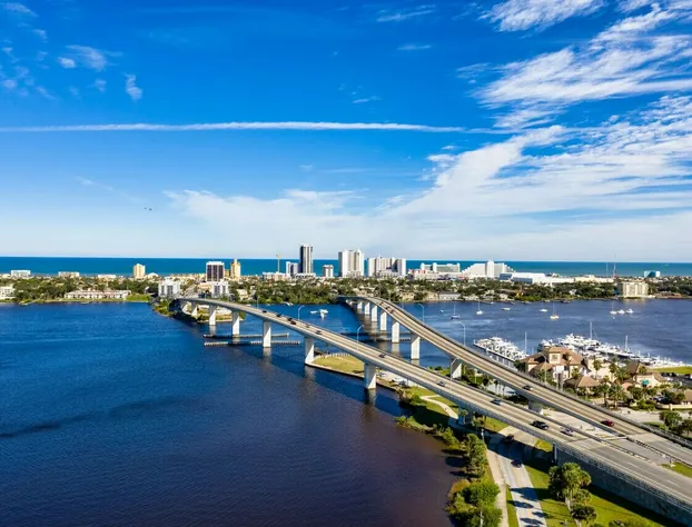 Pineapple Shores Retro Inn Queen Double Economy hotel detail image 3