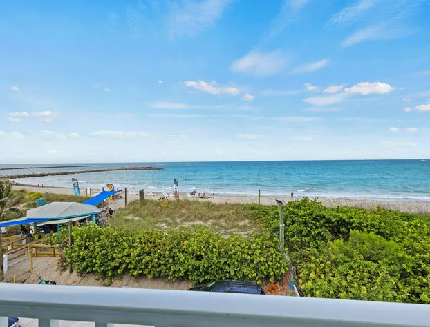 Oceanfront Inn Room #25- Ocean View Balcony, King Bed hotel detail image 3