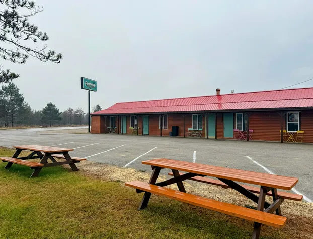 Peninsula Point Lodge hotel detail image 2