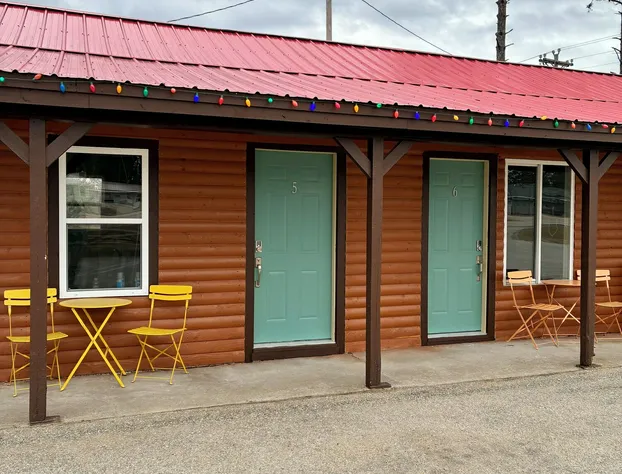 Peninsula Point Lodge hotel detail image 4