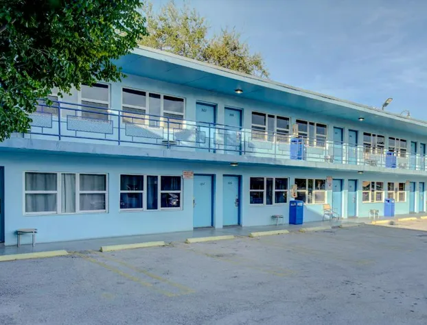 Leeward Motel By Capital O North Miami Beachside hotel detail image 2