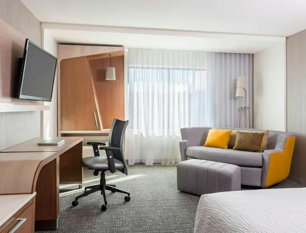 Courtyard By Marriott Fresno Downtown hotel detail image 3