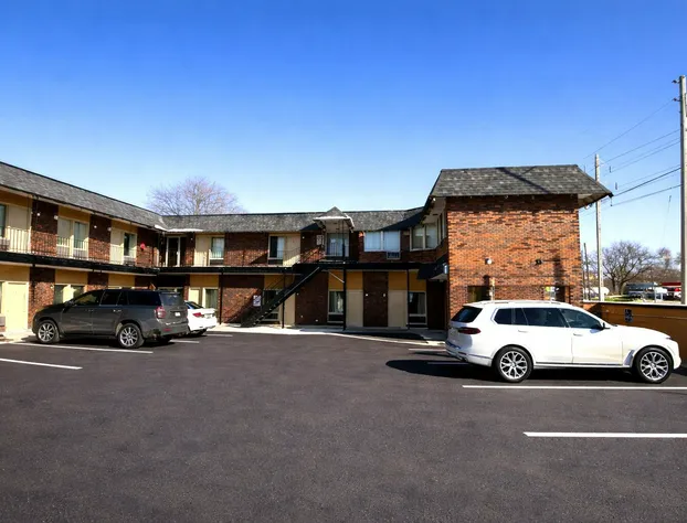 The Queen B Motel, Detroit-Warren hotel detail image 1