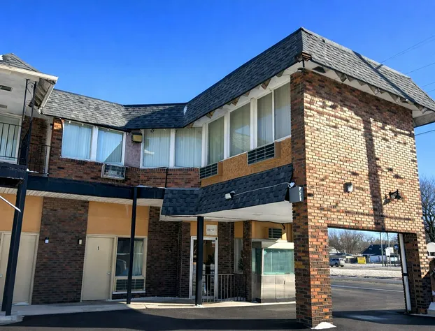 The Queen B Motel, Detroit-Warren hotel detail image 3
