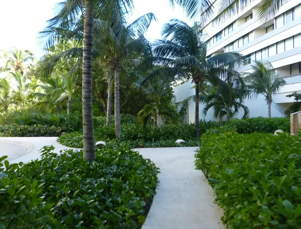 State of the Art beach front Condo hotel detail image 1