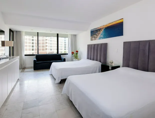 State of the Art beach front Condo hotel detail image 3