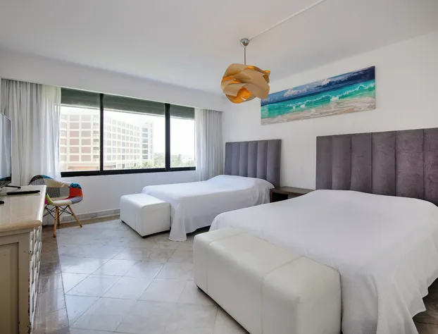 State of the Art beach front Condo hotel detail image 4