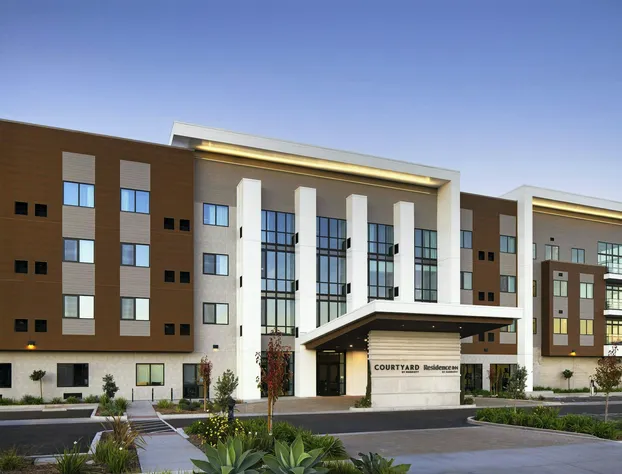 Courtyard By Marriot Sand City Monterey hotel detail image 1