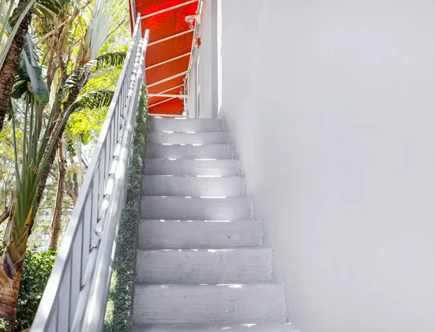 Alton Road hotel detail image 2