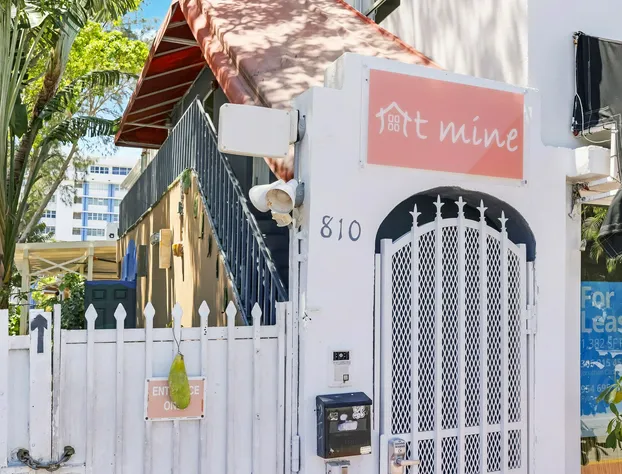 Alton Road hotel detail image 3