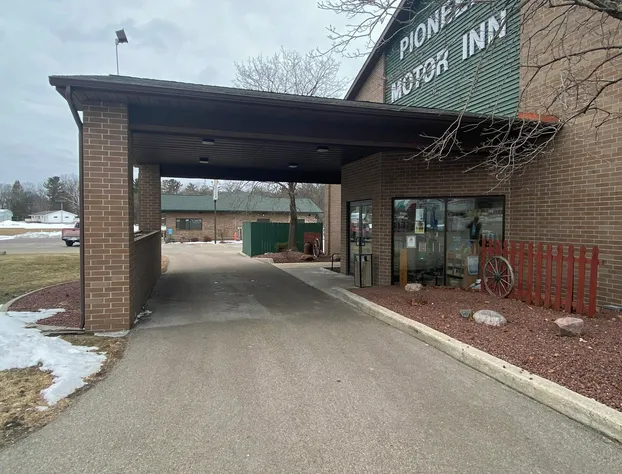 Pioneer Motor inn hotel detail image 1