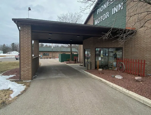 Pioneer Motor inn hotel detail image 1