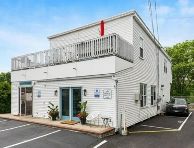 Seaside Suites hotel detail image 3