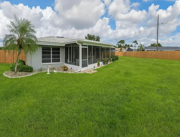 Spacious Family Retreat Port Charlotte hotel detail image 1