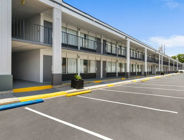 Suburban Studios Orange Park - Jacksonville near Naval Air Station hotel detail image 1