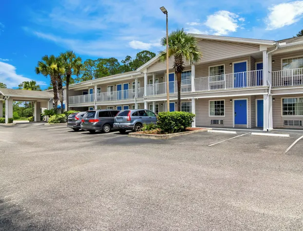 Homestay Inn & Suites hotel detail image 1