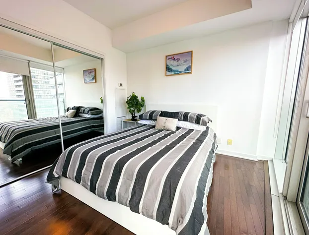 Comfy Lakeview Rogers Centre FreeParking hotel detail image 2