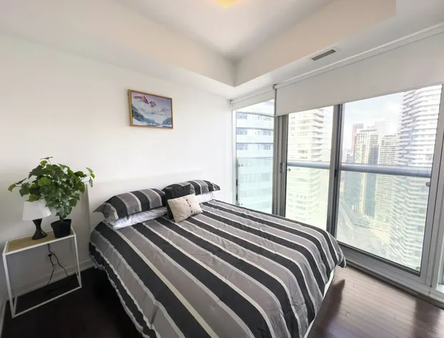 Comfy Lakeview Rogers Centre FreeParking hotel detail image 3