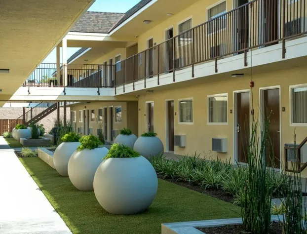 Lemon Heights Inn hotel detail image 1