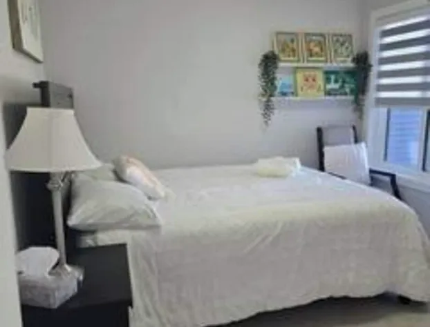 Spacious Edmonton Family Rental hotel detail image 1