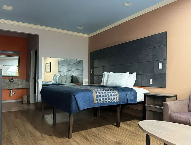 Downtowner Inns & Suites hotel detail image 4